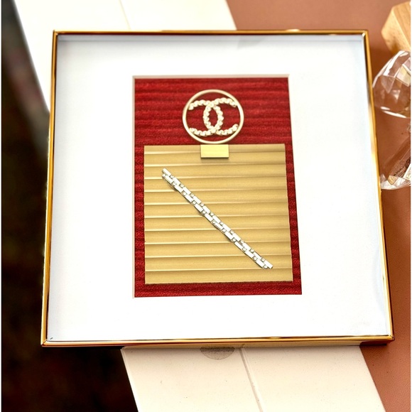 Authentic Chanel Brooch Art From a Chanel Boutique - Picture 3 of 4